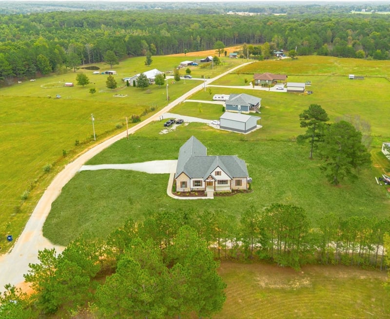 136 Summer Lake Dr, Summertown, TN 38483