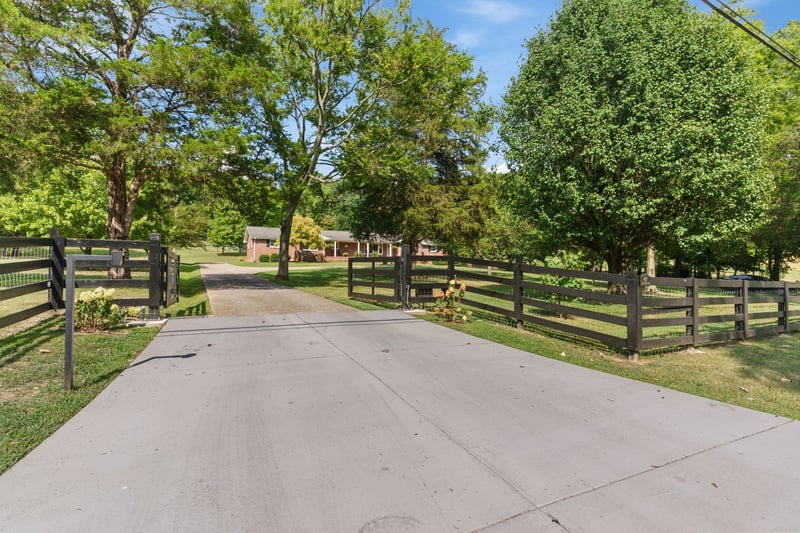 467 Dry Creek Rd, Goodlettsville, TN 37072