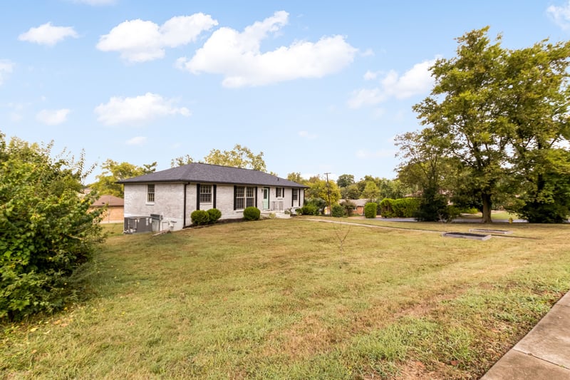 562 Walton Ferry Rd, Hendersonville, TN 37075