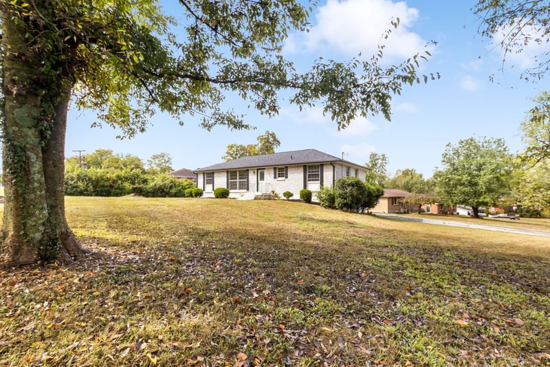 562 Walton Ferry Rd, Hendersonville, TN 37075