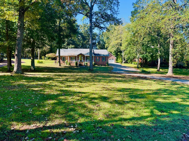 320 Spring Valley Dr, Cottontown, TN 37048