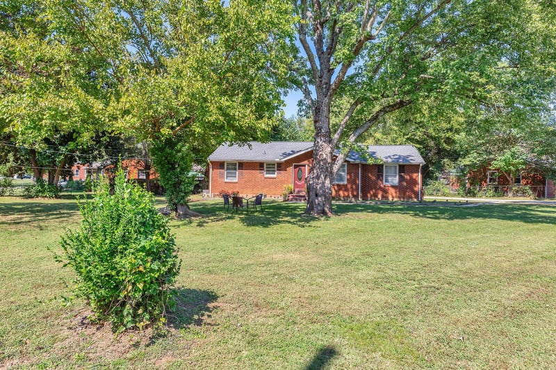 1030 Hunt St, Murfreesboro, TN 37130