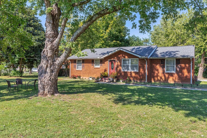 1030 Hunt St, Murfreesboro, TN 37130