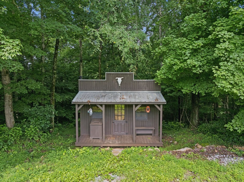 432 Slow Roll Dr, Chapmansboro, TN 37035