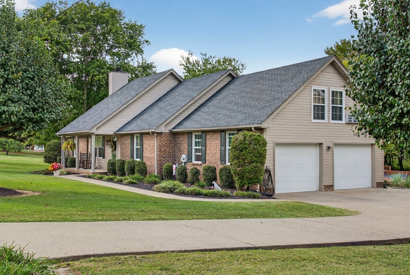 102 Arrowood Dr, Cottontown, TN 37048