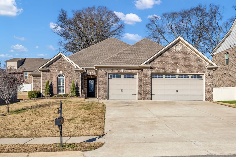 7009 Whisperwood Ave, Spring Hill, TN 37174