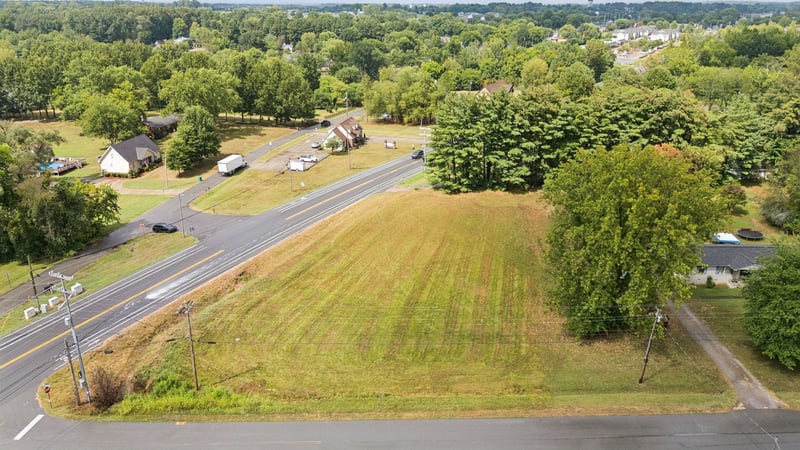 100 Rolling Acres Dr, White House, TN 37188