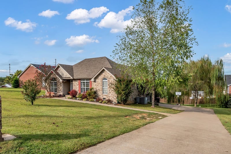 5018 Summit Dr, Greenbrier, TN 37073