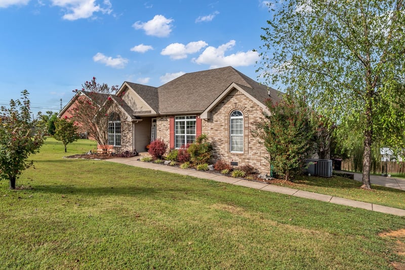 5018 Summit Dr, Greenbrier, TN 37073