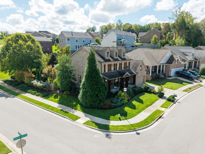8525 Beautiful Valley Dr, Nashville, TN 37221