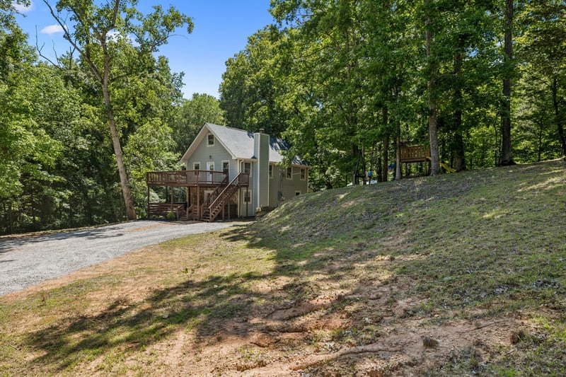 1111 Green Valley Dr, Ashland City, TN 37015