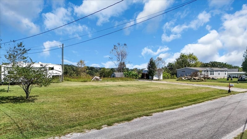 22 Mcginnis Ln, Brush Creek, TN 38547