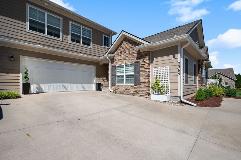 2365 Stonecenter Ln, Murfreesboro, TN 37128