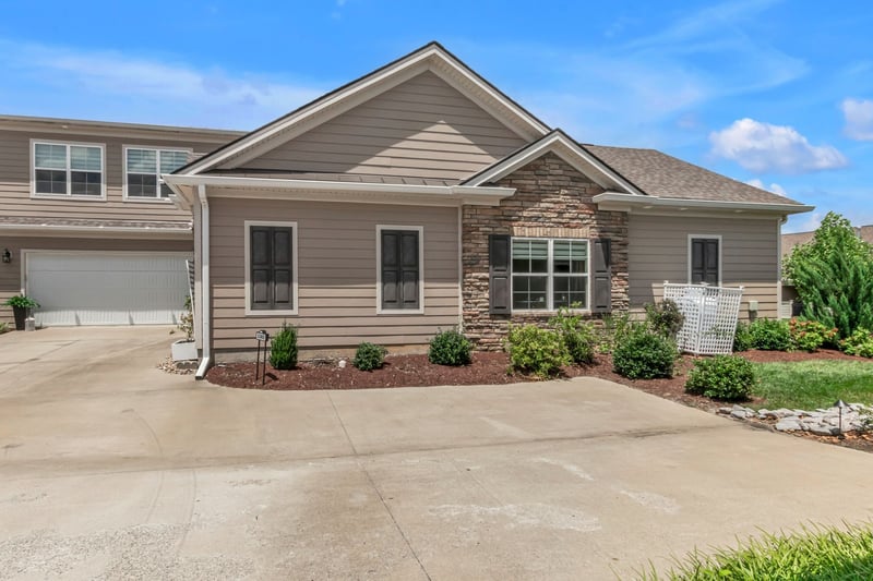 2365 Stonecenter Ln, Murfreesboro, TN 37128