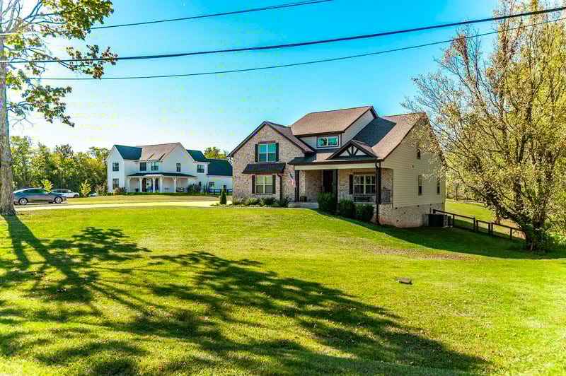 143 W Hester Rd, Cottontown, TN 37048
