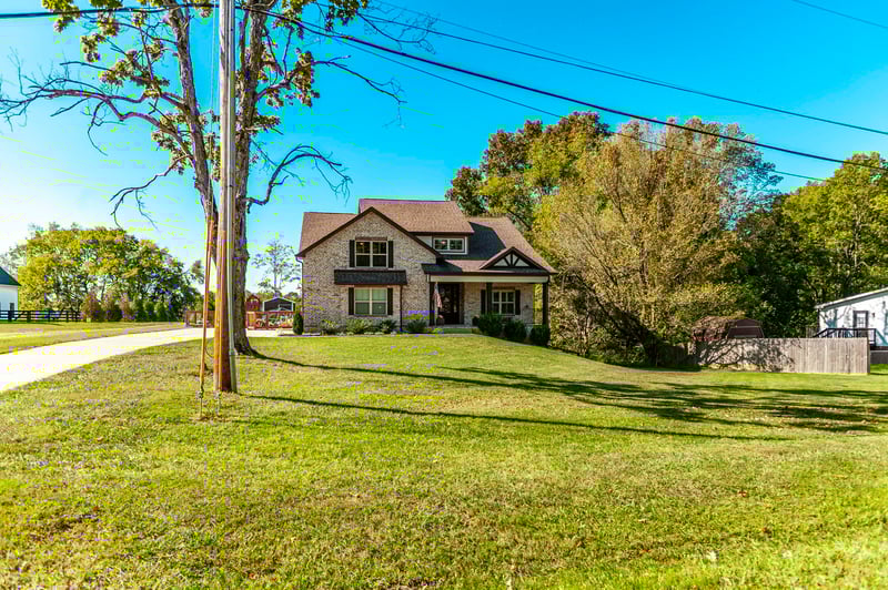 143 W Hester Rd, Cottontown, TN 37048