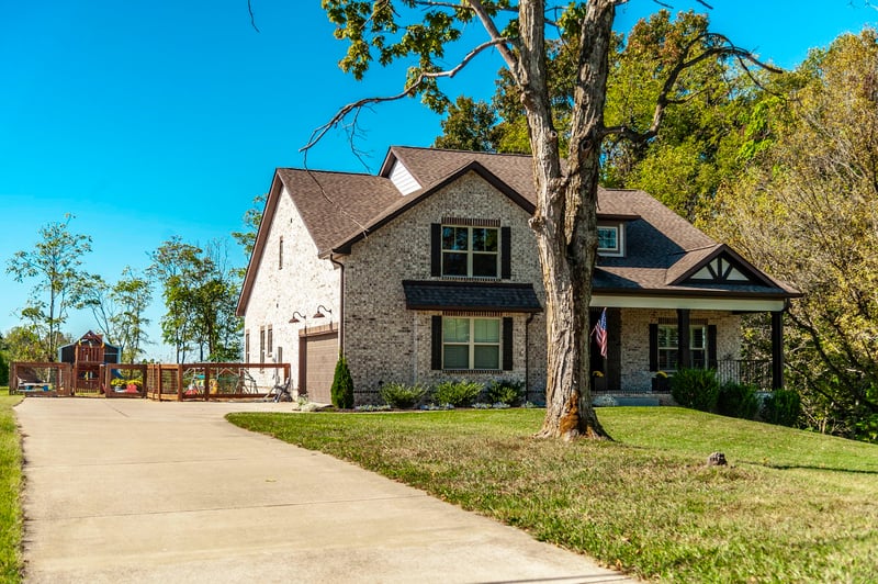 143 W Hester Rd, Cottontown, TN 37048