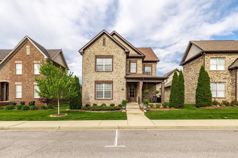 1084 N Mcmahan Dr, Gallatin, TN 37066