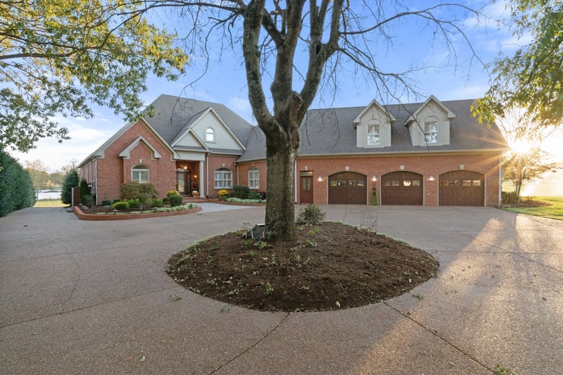 143 Island Dr, Hendersonville, TN 37075