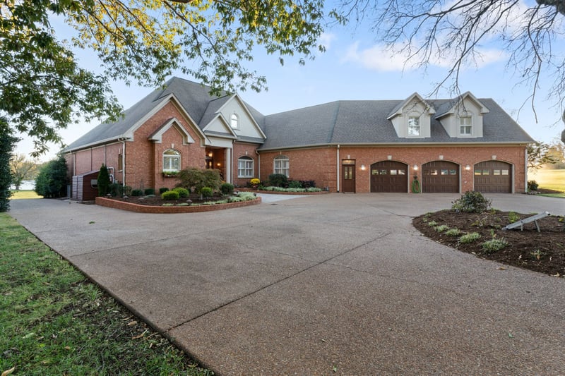 143 Island Dr, Hendersonville, TN 37075
