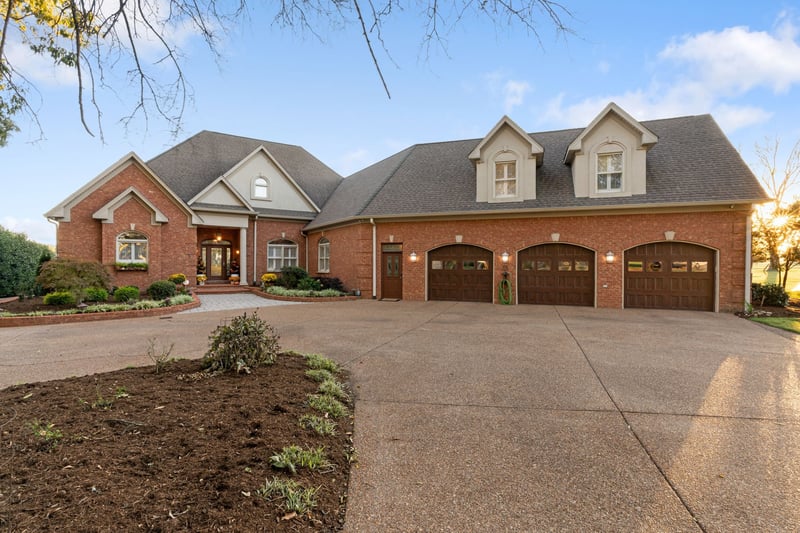 143 Island Dr, Hendersonville, TN 37075