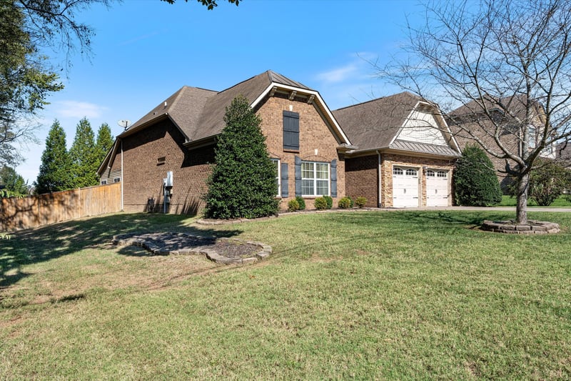 1328 Wentworth Dr, Gallatin, TN 37066