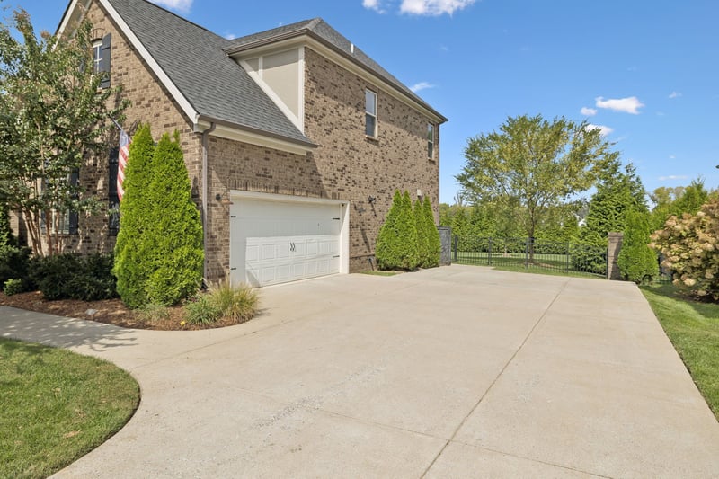 3632 Robbins Nest Rd, Thompsons Station, TN 37179