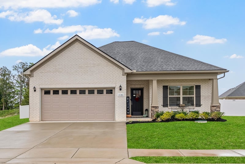 1086 Amber Hills Dr, Ashland City, TN 37015