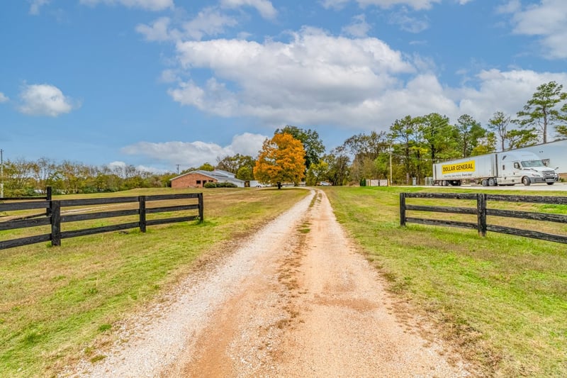 1725 N Main St, Columbia, TN 38401