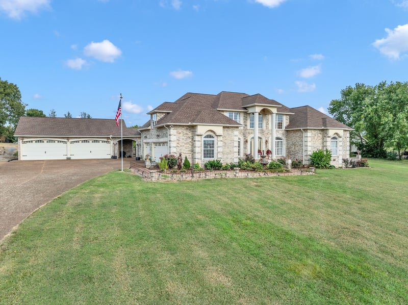 1011 Robertson Rd, Gallatin, TN 37066