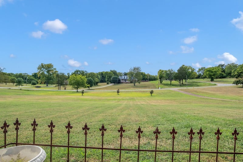 1011 Robertson Rd, Gallatin, TN 37066