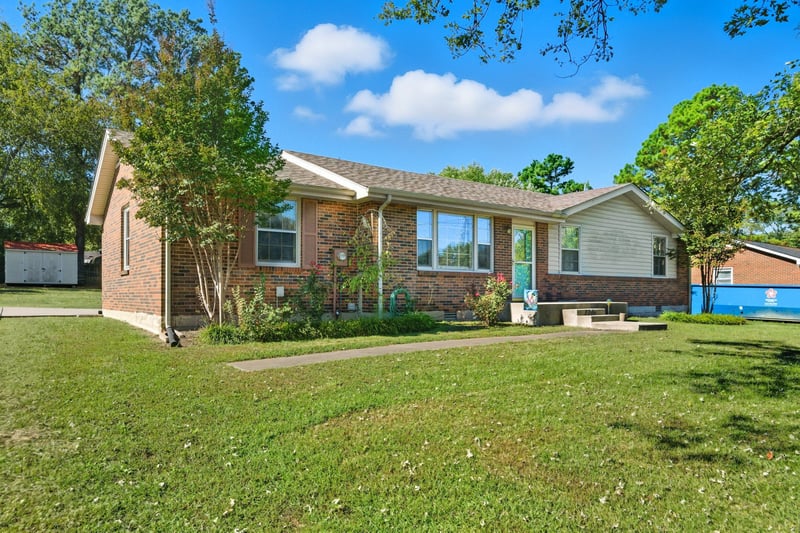 2204 Lynwood Dr, Greenbrier, TN 37073