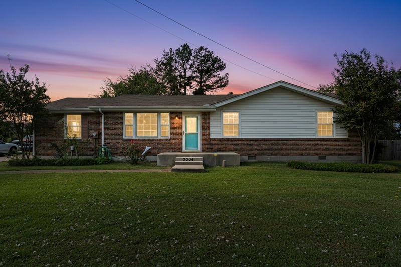 2204 Lynwood Dr, Greenbrier, TN 37073