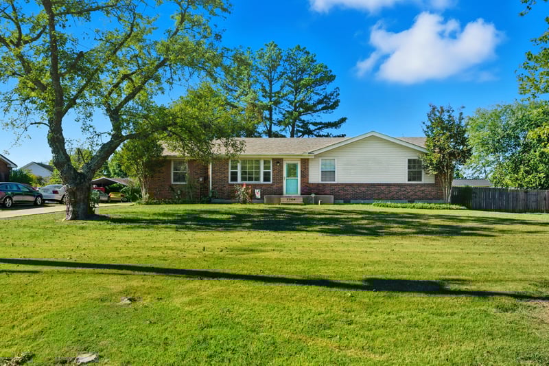 2204 Lynwood Dr, Greenbrier, TN 37073