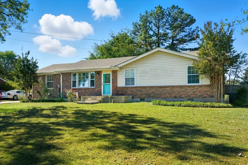 2204 Lynwood Dr, Greenbrier, TN 37073