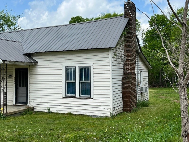 1119 N Main St, Mount Pleasant, TN 38474