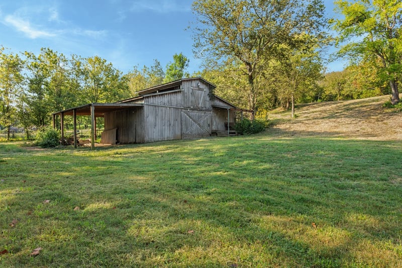 4956 Campbellsville Pike, Culleoka, TN 38451