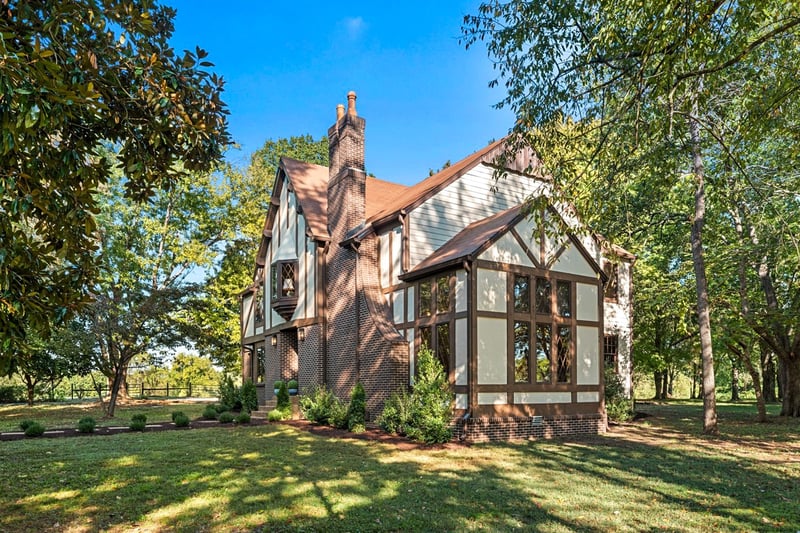 1700 Logan Dr, Columbia, TN 38401