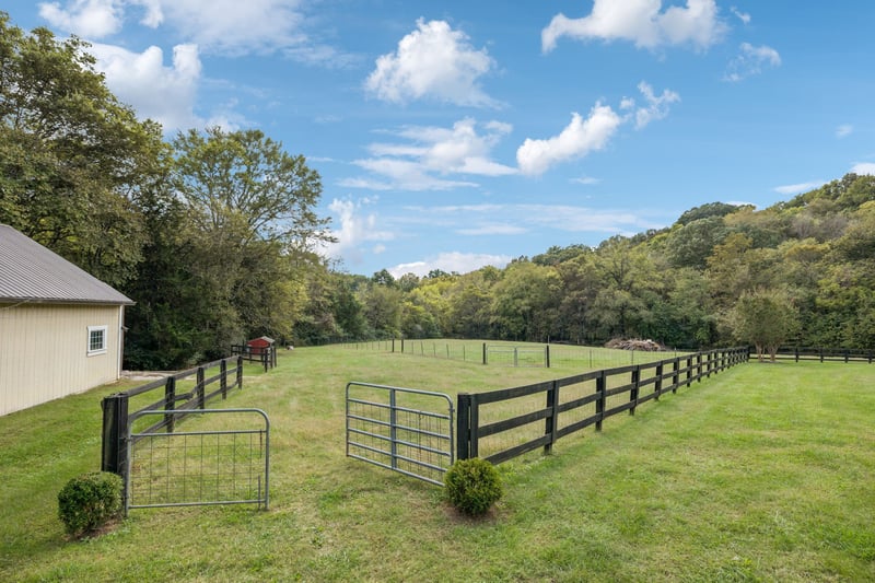 1909 Dr Robinson Rd, Spring Hill, TN 37174