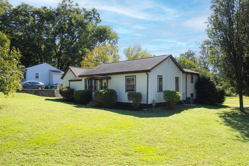 1317 8th St, Old Hickory, TN 37138