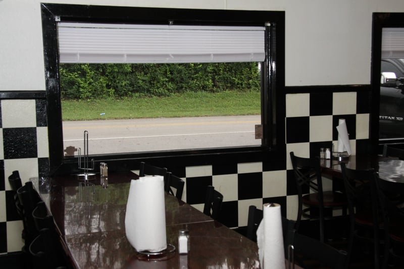 912 Riverside Dr, Columbia, TN 38401