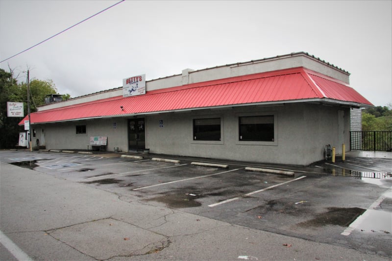 912 Riverside Dr, Columbia, TN 38401