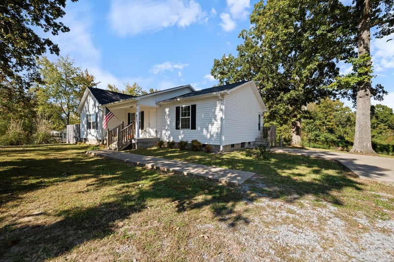1318 Yellow Creek Rd, Dickson, TN 37055