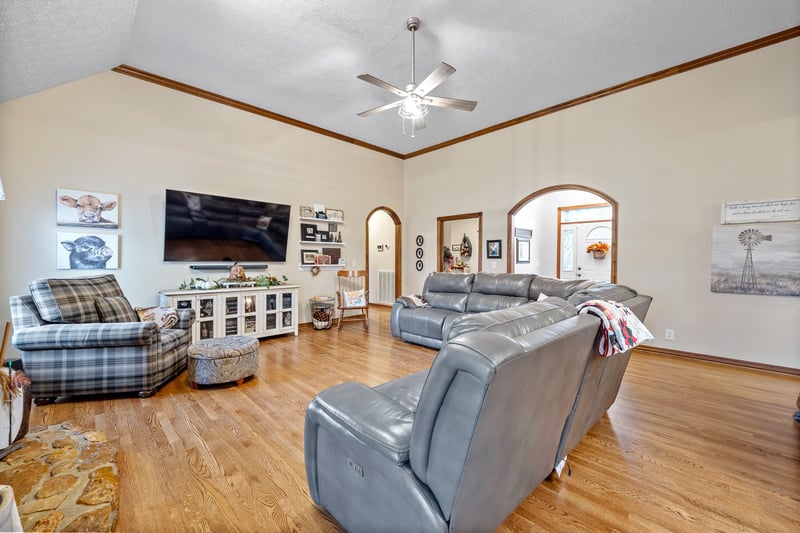 8283 Highway 52 , Orlinda, TN 37141