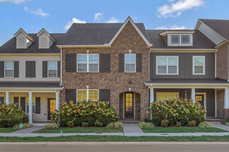 988 Cherry Grove Dr, Hendersonville, TN 37075