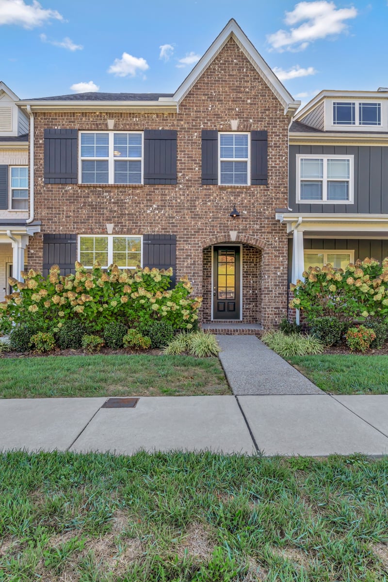 988 Cherry Grove Dr, Hendersonville, TN 37075