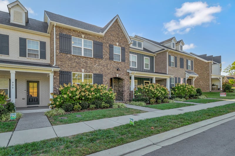 988 Cherry Grove Dr, Hendersonville, TN 37075