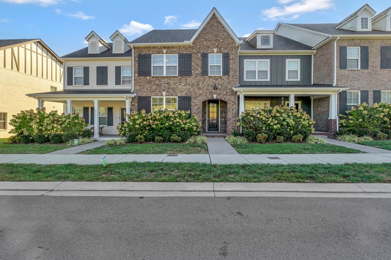 988 Cherry Grove Dr, Hendersonville, TN 37075