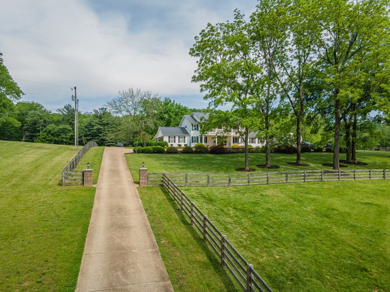 4000 Cantebury Dr, Culleoka, TN 38451