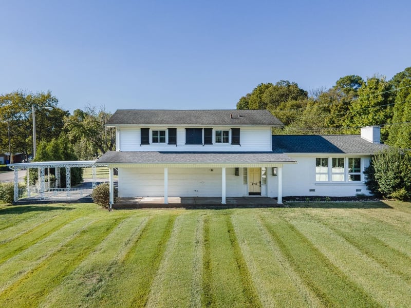 2910 Brookside Dr, Columbia, TN 38401